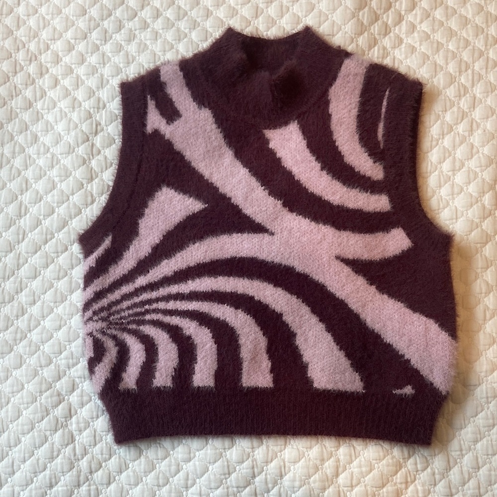La Hearts Plush Sleeveless Knit Vest in Plum and Mauve Swirl